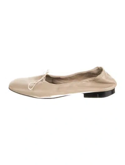 Pre-owned Yuni Buffa Leather Ballet Flats In Neutral
