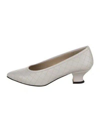 Pre-owned Yuni Buffa Leather Patterned Pumps In Grey