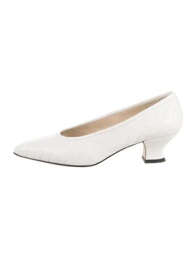 Pre-owned Yuni Buffa Leather Patterned Pumps In White