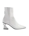 Yuul Yie Amoeba Pointed Boots In White