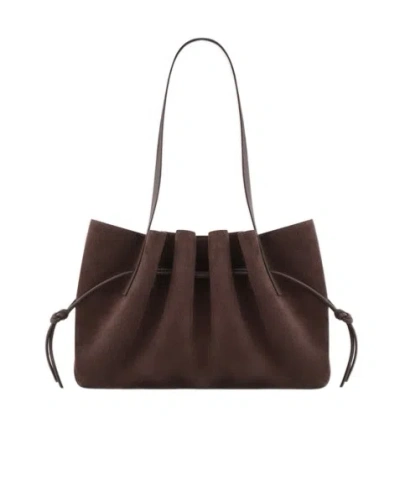 Yuzefi Scallop Shoulder Bag In Black