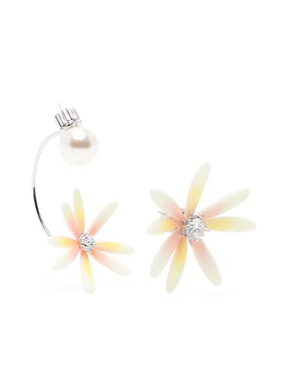 Yvmin Daisy Pearl Earrings In Silver