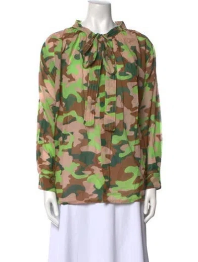 Pre-owned Yvonne S Camouflage Print Mock Neck Blouse In Green