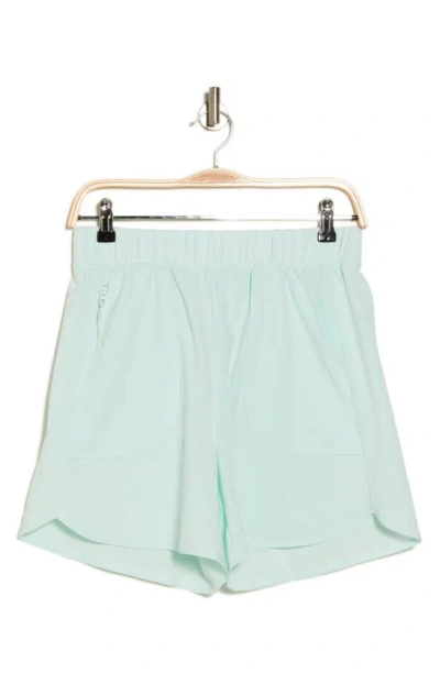 Z By Zella 5-inch Woven Shorts In Green Glimmer