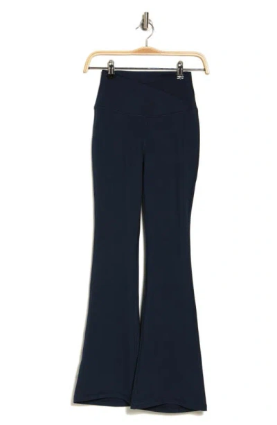 Z By Zella Crossover Waist Flare Activewear Pants In Navy Sapphire