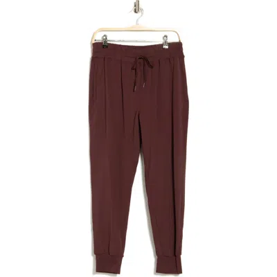 Z By Zella On The Move Pocket Joggers In Burgundy