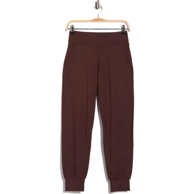 Z By Zella Steady 7/8 Pocket Joggers In Brown