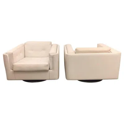 Pre-owned Zanotta Pair Of Swiveling White Faux Leather "montenapo" Armchairs By  Italy 1965