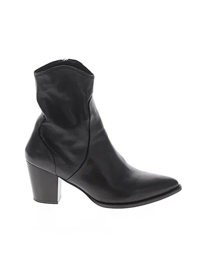 Pre-owned Zara Boots In Black