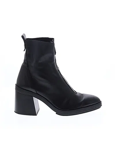 Pre-owned Zara Boots In Black