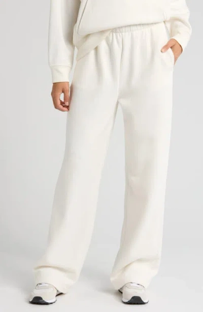Zella Cloud Fleece Straight Leg Sweatpants In Ivory Egret