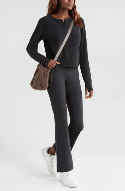 Zella Cozy Rib Henley In Black