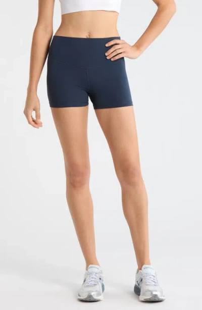Zella Luxe Lite Bike Shorts In Blue