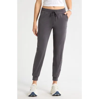 Zella Move In Pocket Joggers In Grey