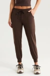 Zella Move In Pocket Joggers In Brown Mole