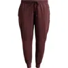 Zella Move In Pocket Joggers In Burgundy Fudge