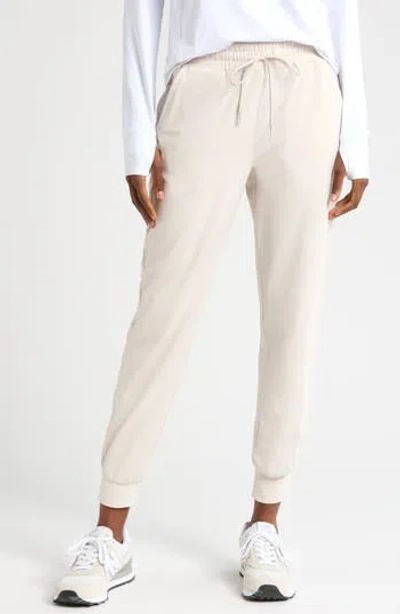 Zella Move In Pocket Joggers In Neutral