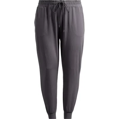 Zella Move In Pocket Joggers In Grey Forged