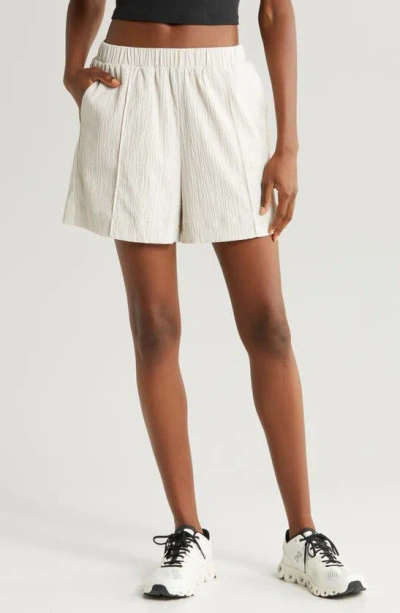 Zella Saylor Crinkle Shorts In Grey Moonbeam