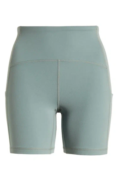 Zella Studio Luxe Pocket Bike Shorts In Grey Thunder