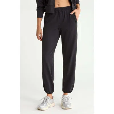Zella Zen Mid Rise Joggers In Black