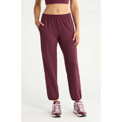 Zella Zen Mid Rise Joggers In Burgundy Stem