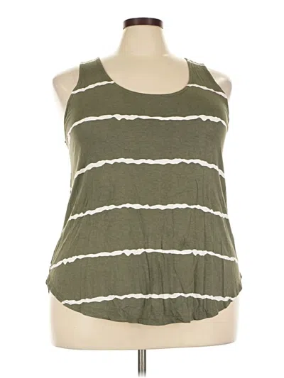 Pre-owned Zenana Sleeveless T-shirt In Green