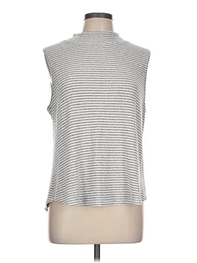 Pre-owned Zenergy By Chico's Sleeveless T-shirt In Silver