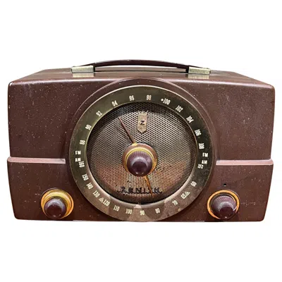 Pre-owned Zenith 1950s  Brown Bakelite Portable Radio Nonworking