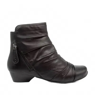 Ziera Women's Camryn Boots In Black Leather In Brown