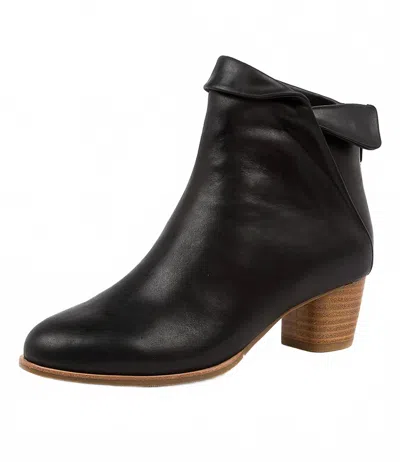 Ziera Women's Grale Boot - Wide In Black Leather