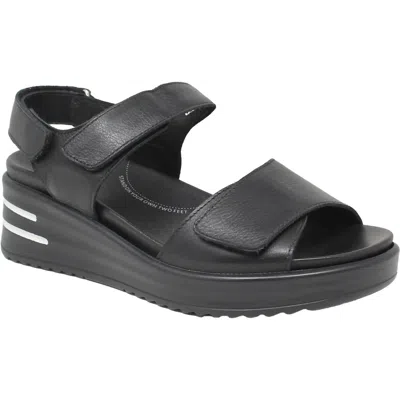 Ziera Women's Sadias Sandal In Black/black Sole