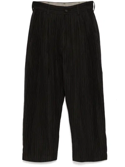 Ziggy Chen Front Pleat Tapered Trouser In Grau