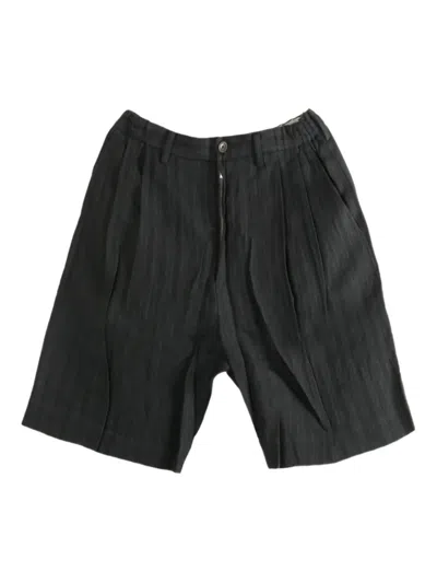 Ziggy Chen Pleat-detail Shorts In Black