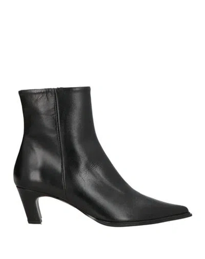 Zinda Woman Ankle Boots Black Size 6 Leather