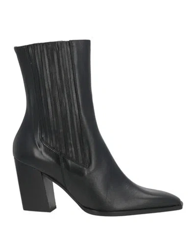 Zinda Woman Ankle Boots Black Size 7 Leather