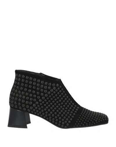 Zinda Woman Ankle Boots Black Size 7 Leather