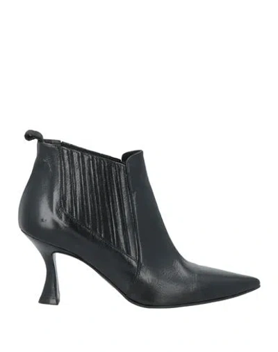 Zinda Woman Ankle Boots Black Size 8 Leather
