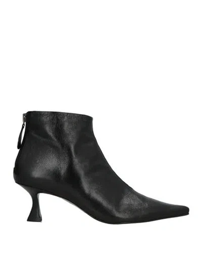 Zinda Woman Ankle Boots Black Size 8 Leather
