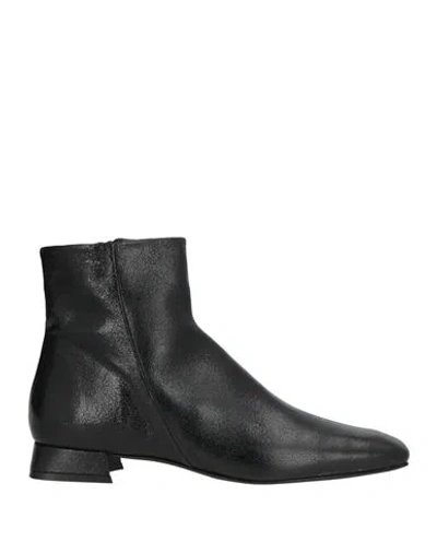 Zinda Woman Ankle Boots Black Size 8 Leather