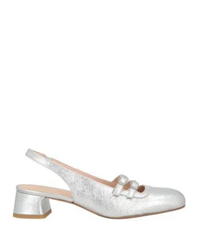 Zinda Woman Pumps Silver Size 8 Leather