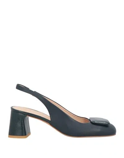 Zinda Woman Sandals Midnight Blue Size 8 Leather