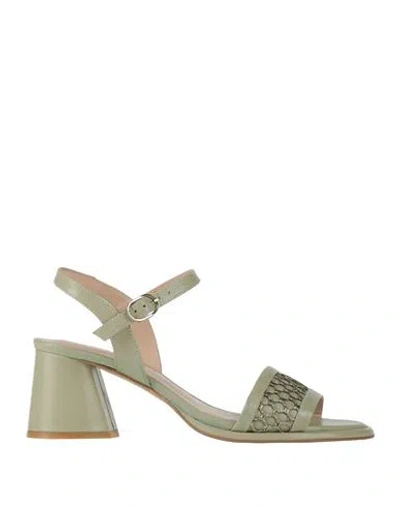 Zinda Woman Sandals Sage Green Size 7 Leather
