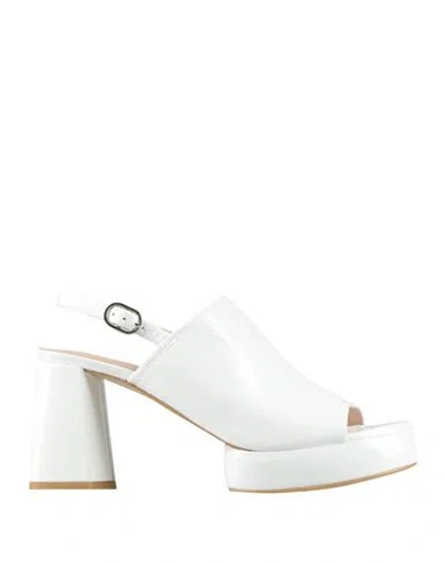 Zinda Woman Sandals White Size 8 Leather