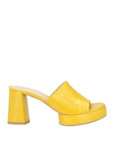 Zinda Woman Sandals Yellow Size 7 Leather