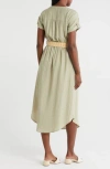 Zoe And Claire Short Sleeve Belted Shirtdress In Green