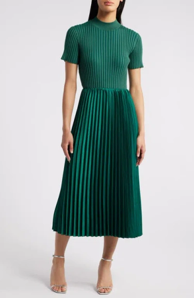 Zoe And Claire Short Sleeve Mixed Media Dress In Hunter Green