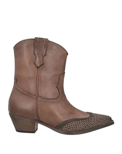 Zoe Woman Ankle Boots Chocolate Brown Size 10 Leather