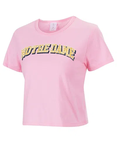 ZOOZATZ WOMEN'S PINK NOTRE DAME FIGHTING IRISH GINGHAM LOGO CROPPED T-SHIRT