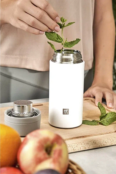 Zwilling Thermo 14.2 oz Insulated Tea & Fruit Infuser Bottle In Silver/white At Urban Outfitters In Silver-white